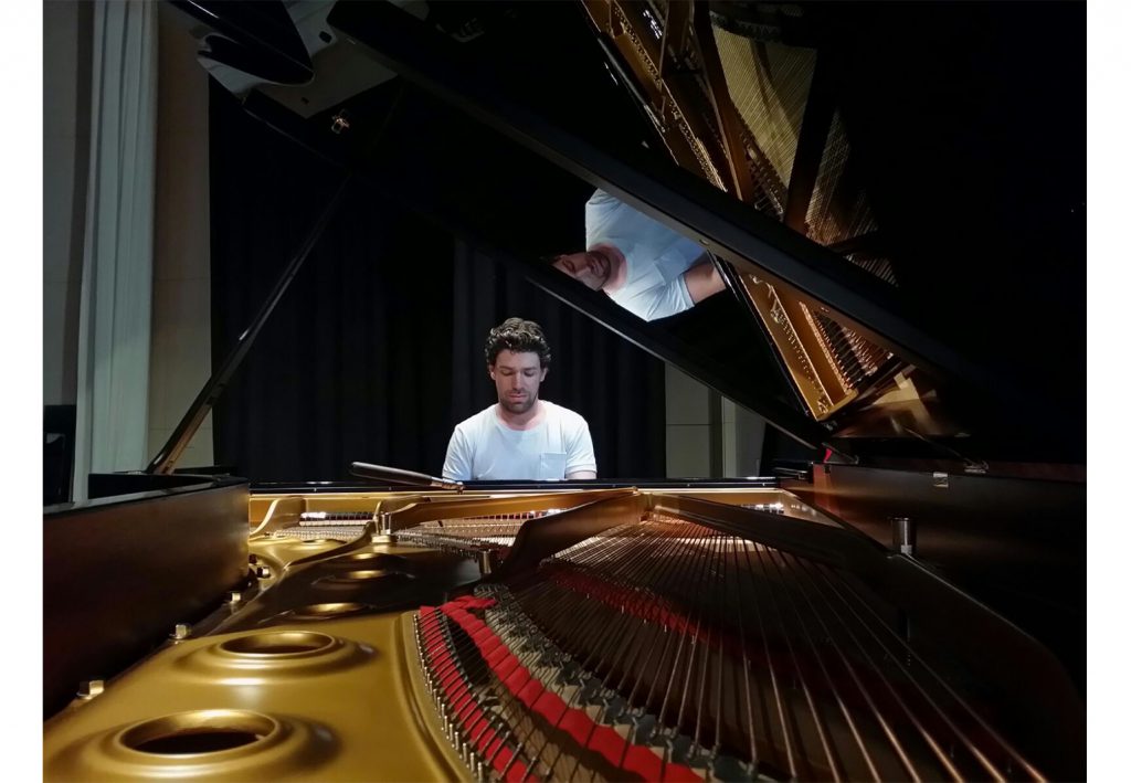 julien Vernaz - facteur de piano - piano riviera - vaud - valais - fribourg - vevey - montreux